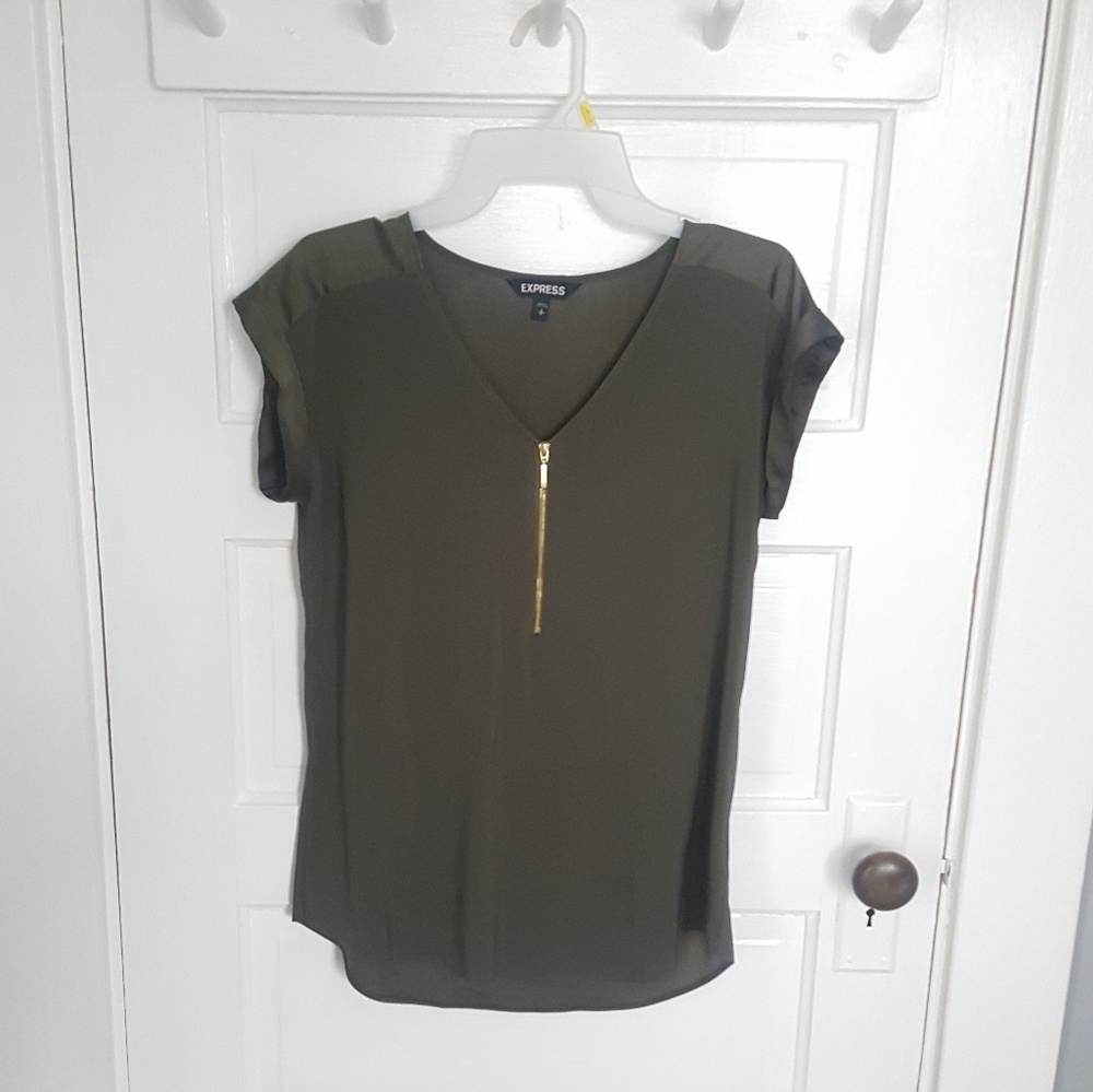 Express v neck tee with gold zipper